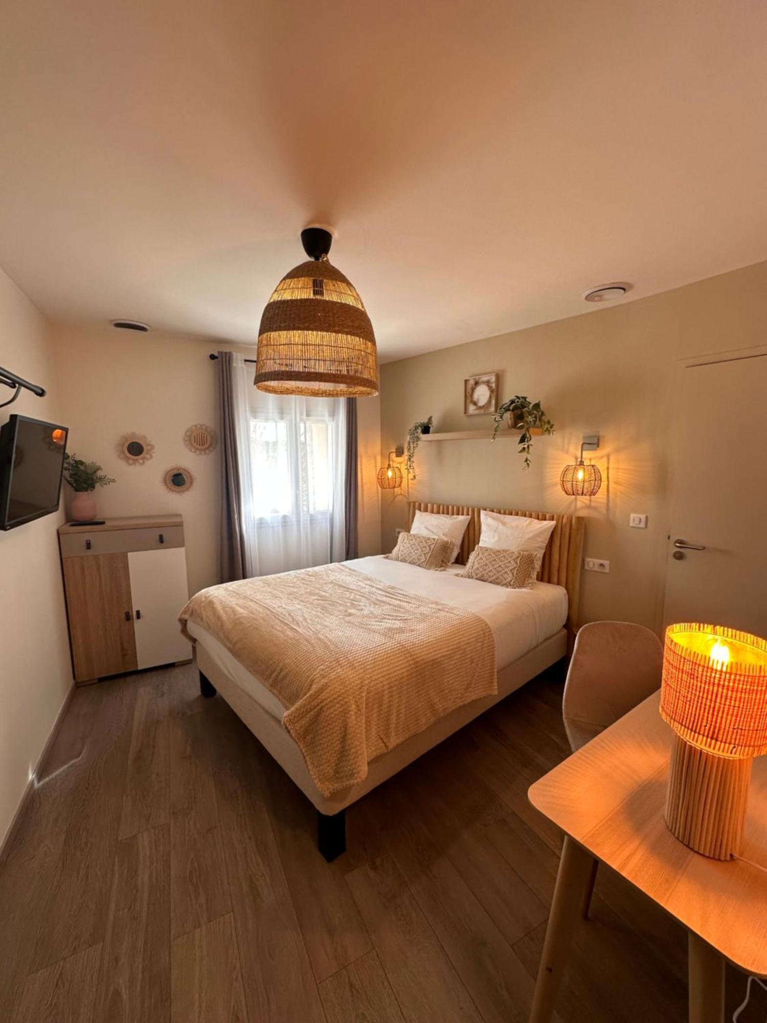 Auberge Du Vieux Lanas Logis Hotel Restaurant Kültér fotó