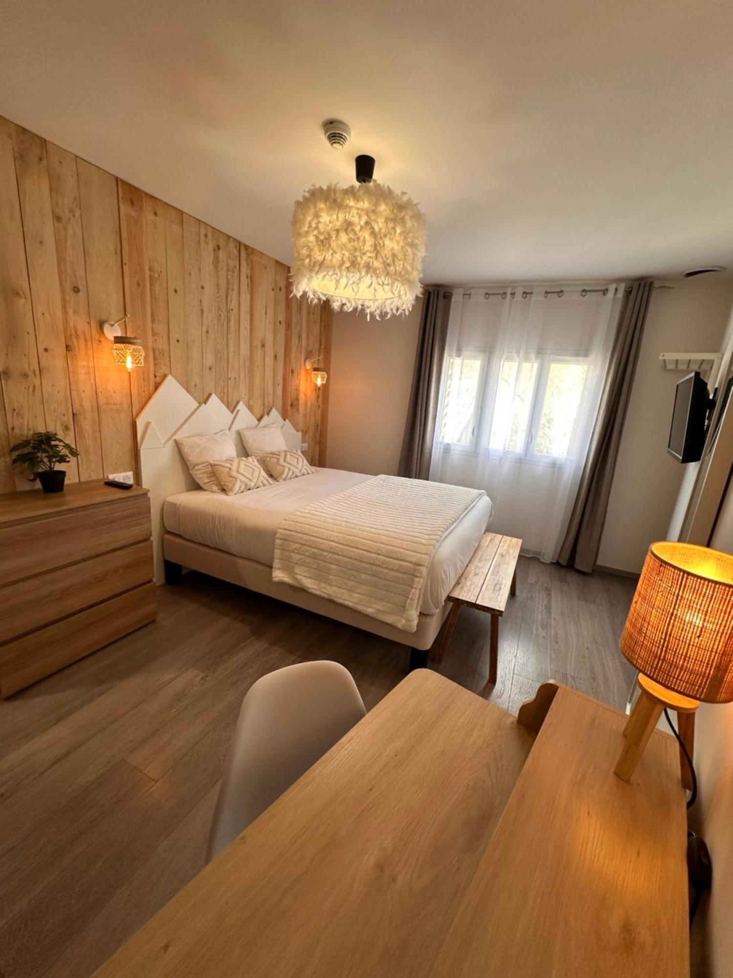 Auberge Du Vieux Lanas Logis Hotel Restaurant Kültér fotó