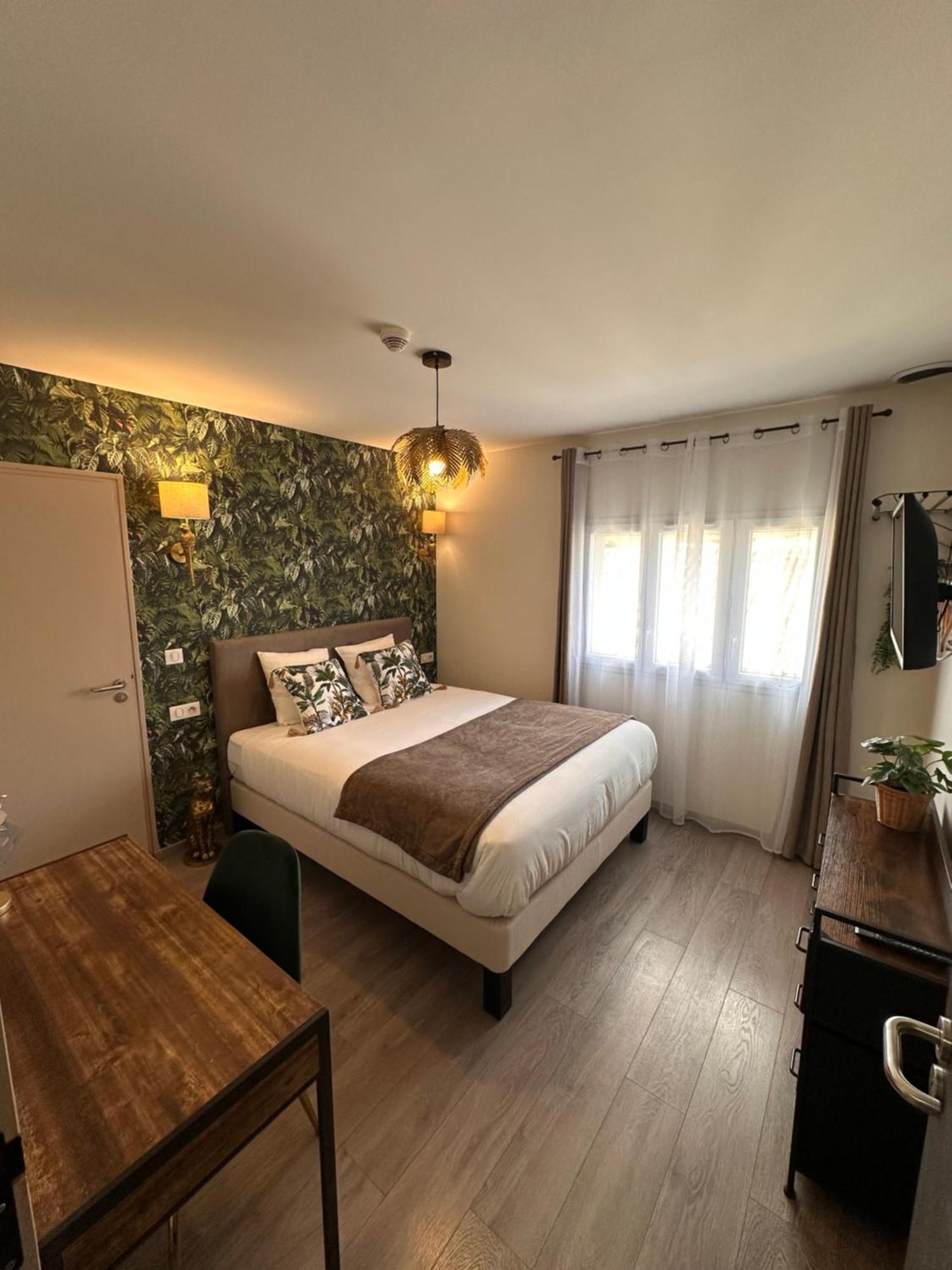Auberge Du Vieux Lanas Logis Hotel Restaurant Kültér fotó