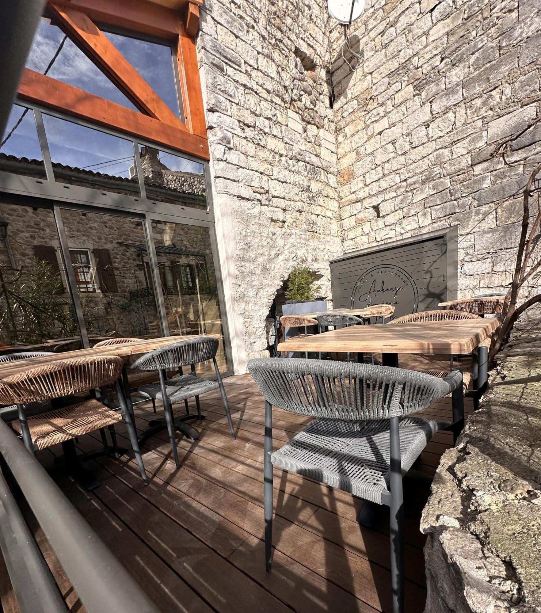 Auberge Du Vieux Lanas Logis Hotel Restaurant Kültér fotó
