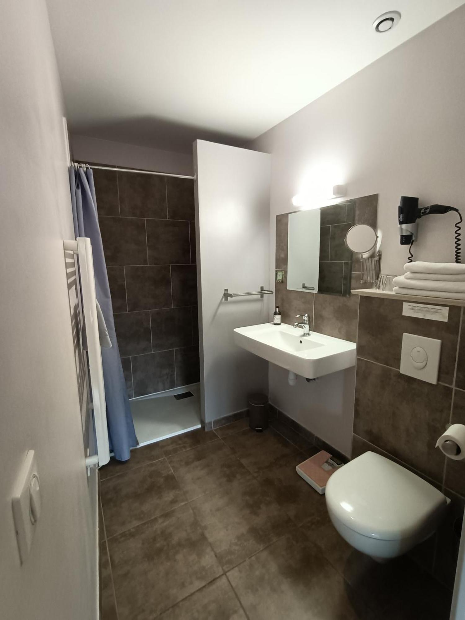 Auberge Du Vieux Lanas Logis Hotel Restaurant Kültér fotó