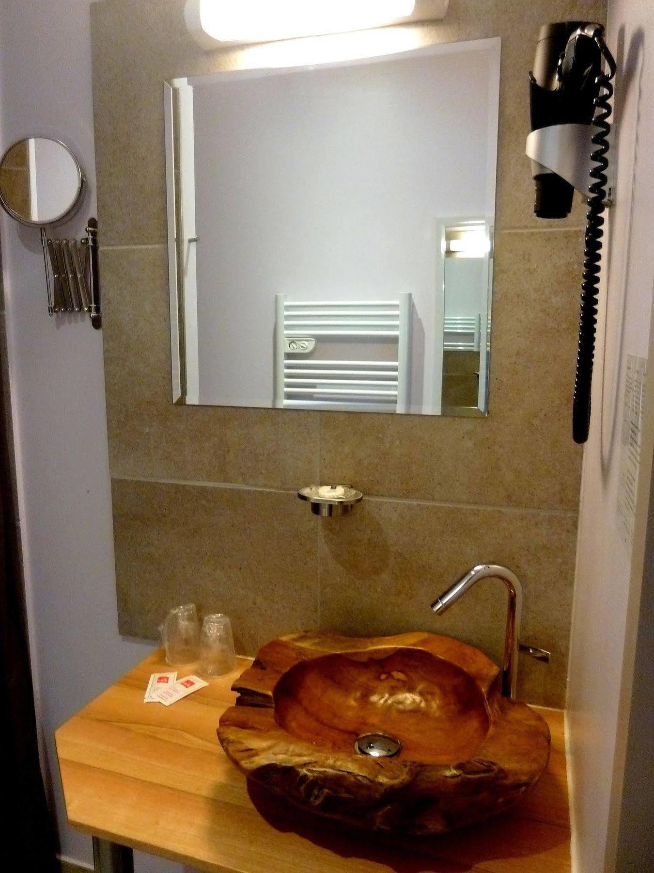 Auberge Du Vieux Lanas Logis Hotel Restaurant Kültér fotó