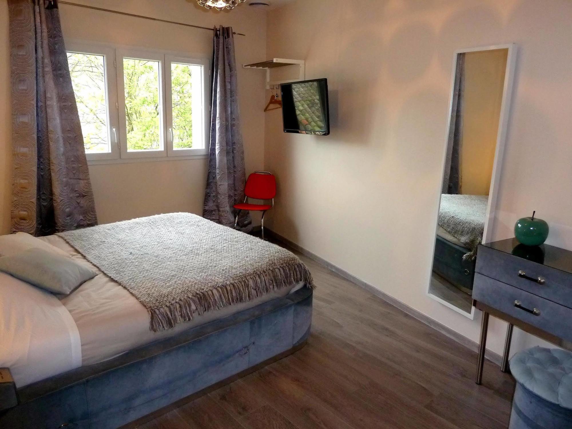 Auberge Du Vieux Lanas Logis Hotel Restaurant Kültér fotó