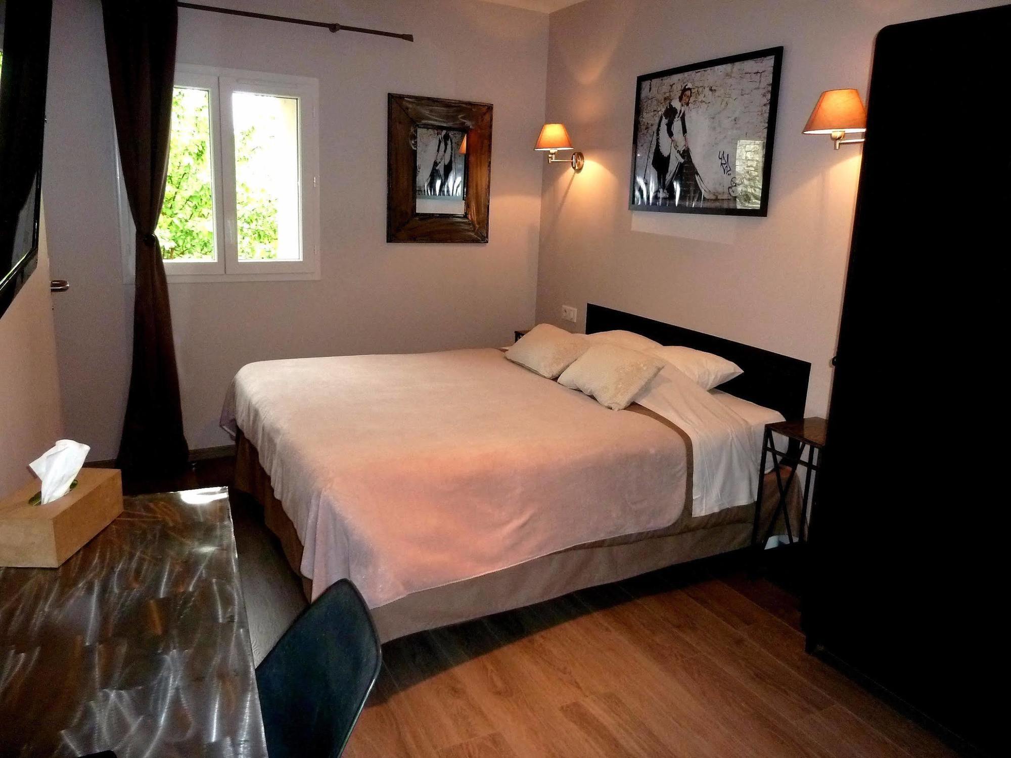 Auberge Du Vieux Lanas Logis Hotel Restaurant Kültér fotó