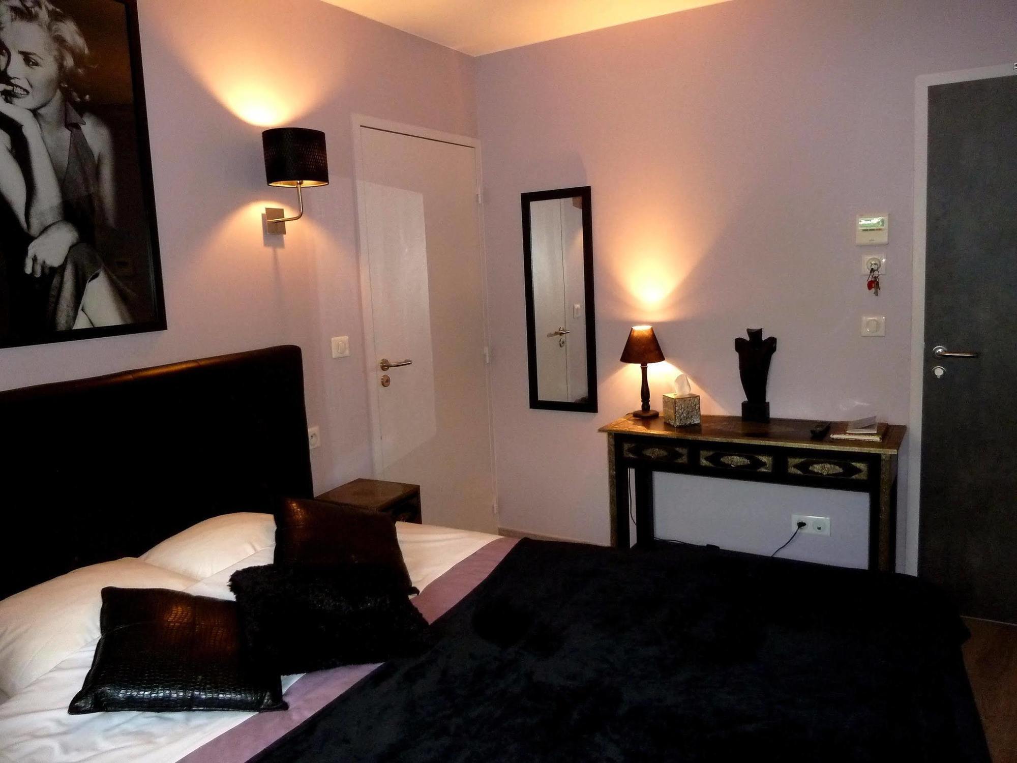 Auberge Du Vieux Lanas Logis Hotel Restaurant Kültér fotó