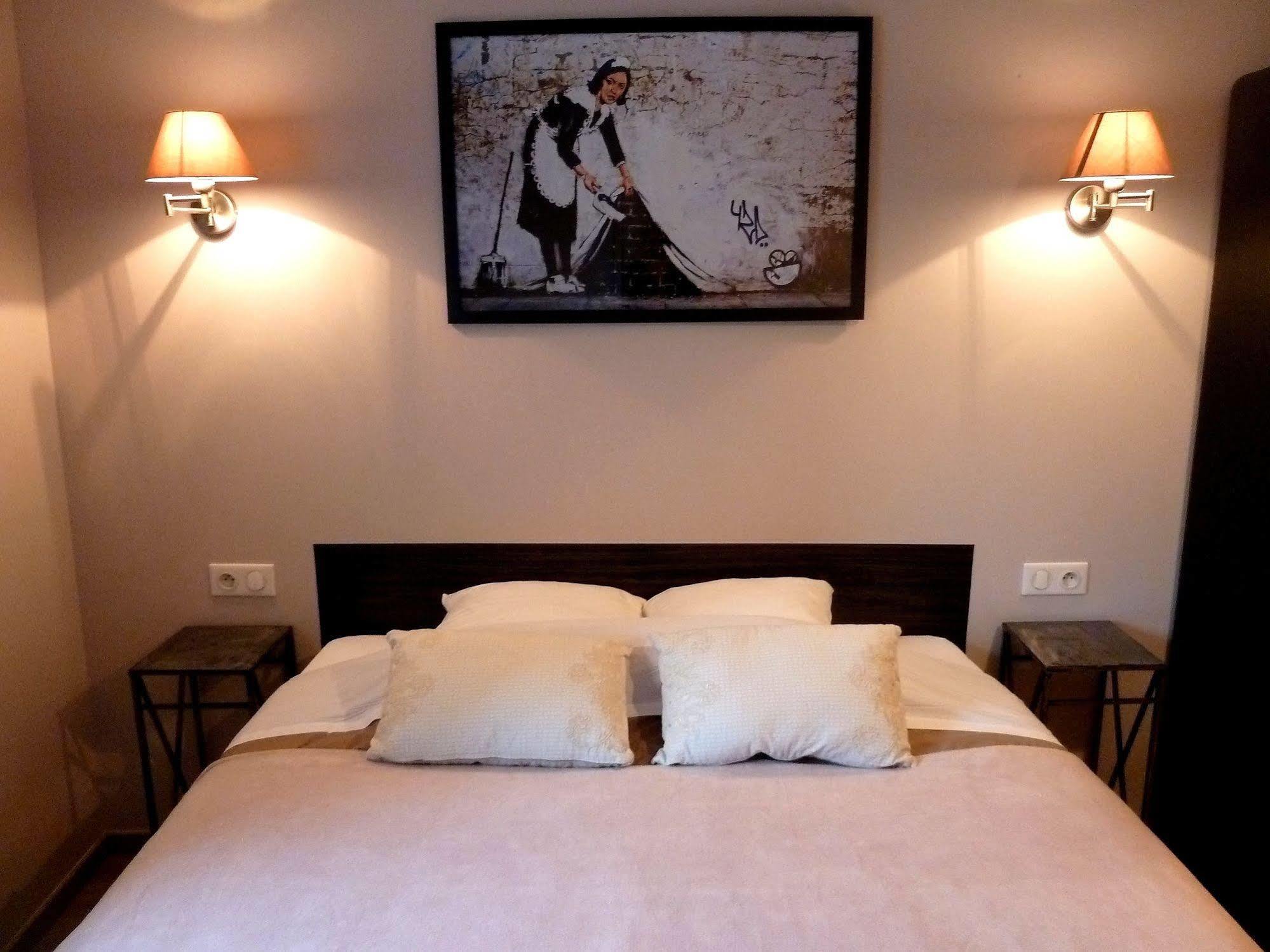 Auberge Du Vieux Lanas Logis Hotel Restaurant Kültér fotó