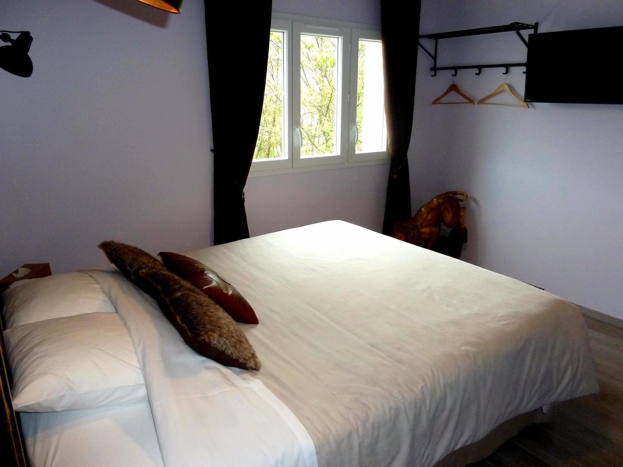 Auberge Du Vieux Lanas Logis Hotel Restaurant Kültér fotó